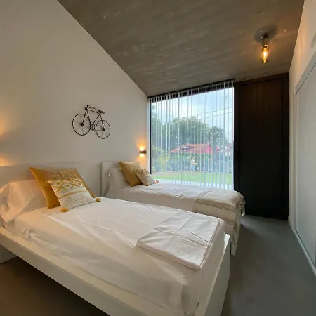 Villa La Casa De Hierba - De Diseno Con Jardin Y Wifi Cerca De Playas De